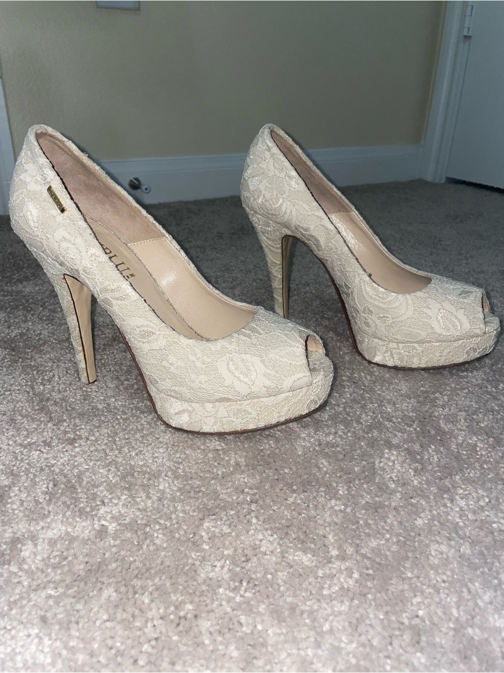 Loriblue Lace Peep-Toe Platform Pumps - Cream